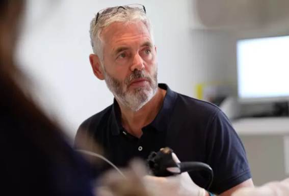Dr. med. Andrew Alcock