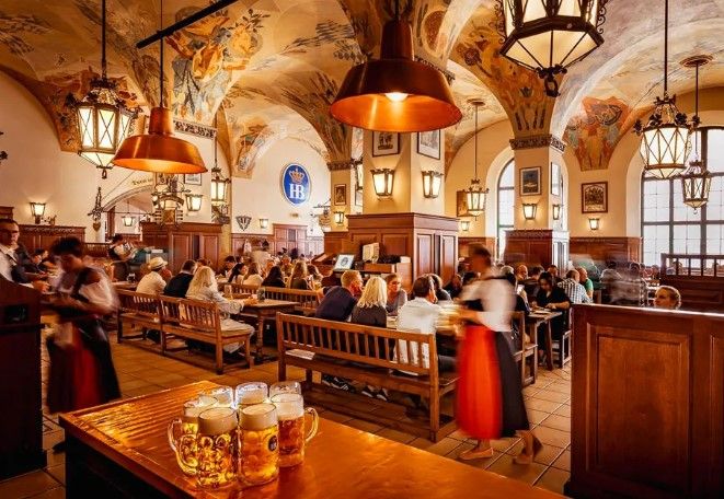 „In München gibt es ein Hofbräuhaus“ deutsche Redewendungen über München