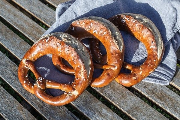 Brezen mit Dinkelmehl