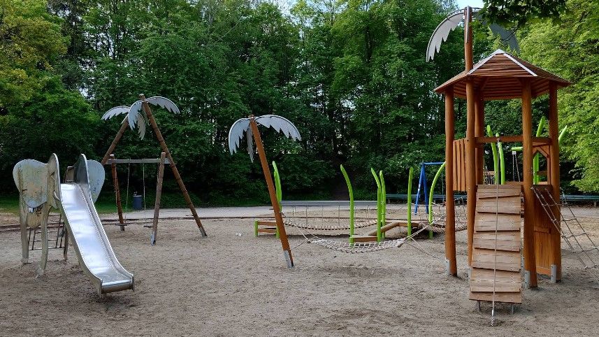 Elefanten-Spielplatz im Hirschgarten Spielplätze für Kinder in München