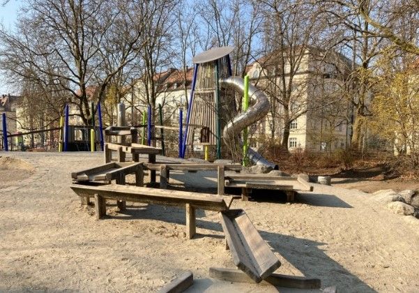 abenteuerspielplatz Maulwurfshausen Spielplätze für Kinder in München
