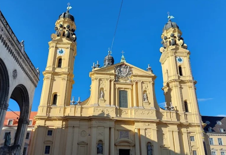Theatinerkirche Kirchen in München